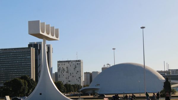 120 mil empresas no DF têm até 30 de abril para adotar nova NFS-e da Reforma Tributária