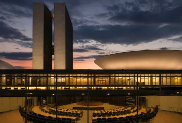 MP do Imposto Seletivo escorrega para agosto — e o calendário constitucional começa a apertar MP do Imposto Seletivo — MP do Imposto Seletivo escorrega para agosto — e o calendário constitucional com