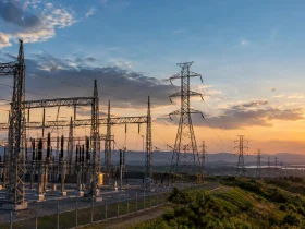 Torres de energia representam proposta da Aneel de redução de 3,65% ou 9,25% em contratos regulados antigos em 2027