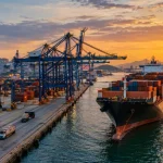Porto brasileiro com mercadorias destinadas à exportação ilustra a regra de não incidência do Imposto Seletivo e a exceção da extração mineral
