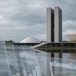 Congresso Nacional em Brasília representa as exigências constitucionais para alterar o cronograma da Reforma Tributária de IBS e CBS