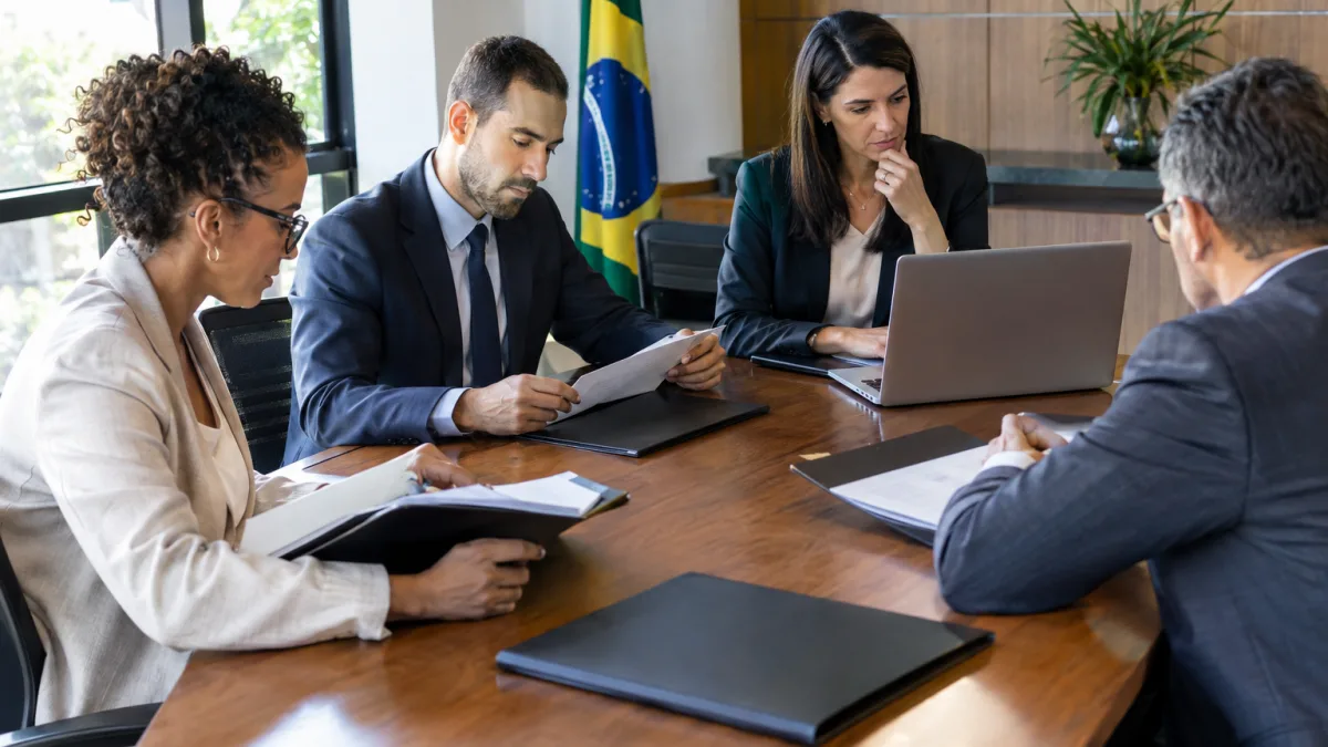 O redutor de 44,16% da CBS será aplicado a todas as compras realizadas pelo governo? Documentos de licitação ilustram redutor de 44,16% da CBS e suas exceções nas compras públicas de 2027