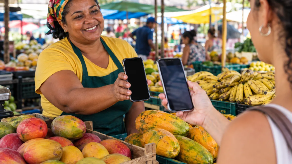 Comerciante recebe pagamento por Pix pelo celular em feira livre brasileira