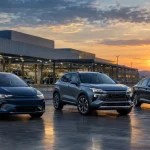 Carros elétrico, híbrido e a combustão representam as regras de IBS, CBS e Imposto Seletivo sobre veículos a partir da Reforma Tributária